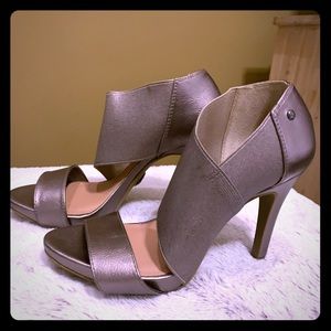 Size 7 Vera Wang 3 inch very sexy heels-worn once